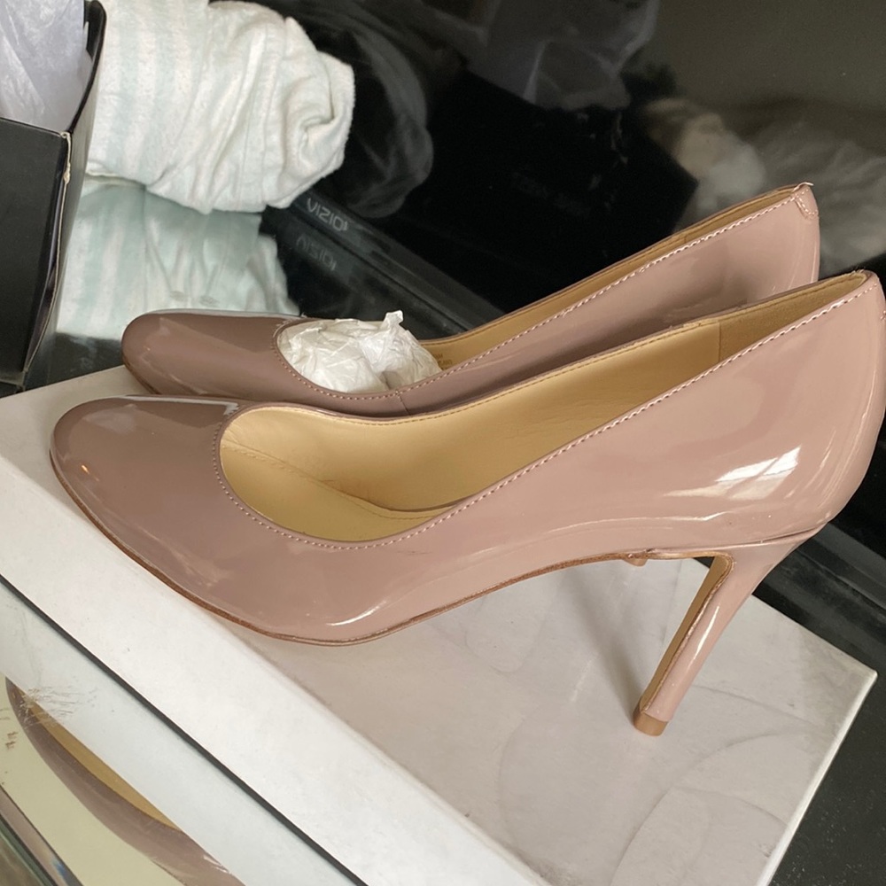 Nine West tan beige low to medium heels
